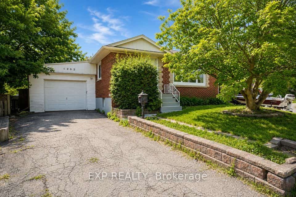 1202 Sun Valley Court, Oshawa, ON L1J 3N2