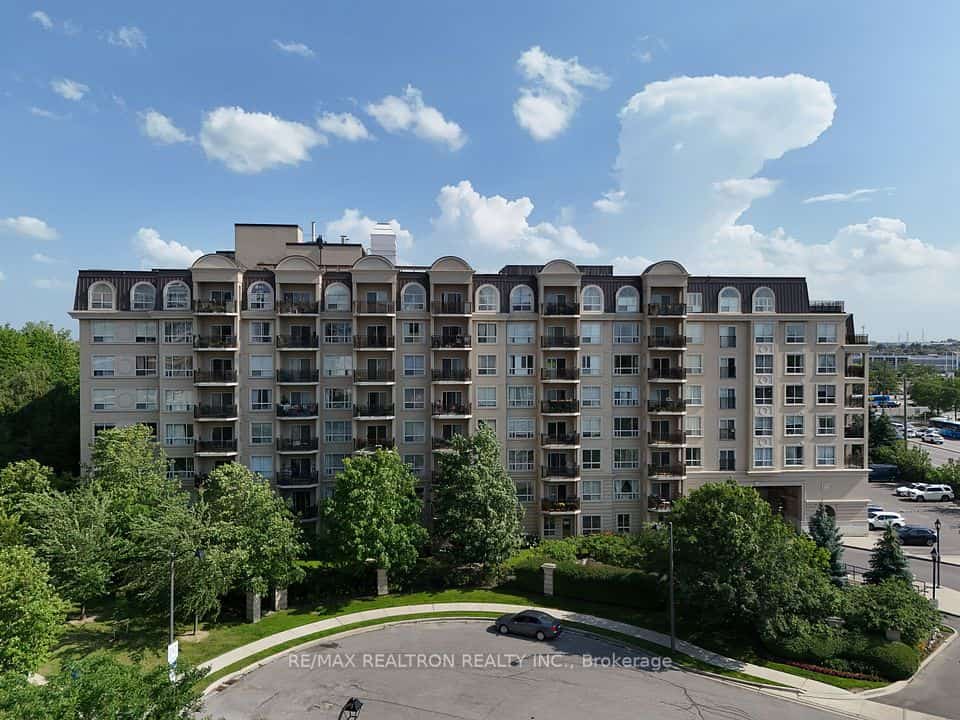 1 Maison Parc Court #402, Vaughan, ON L4J 9K1