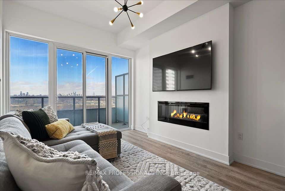 30 Shore Breeze Drive #1422, Toronto, ON M8V 0J1