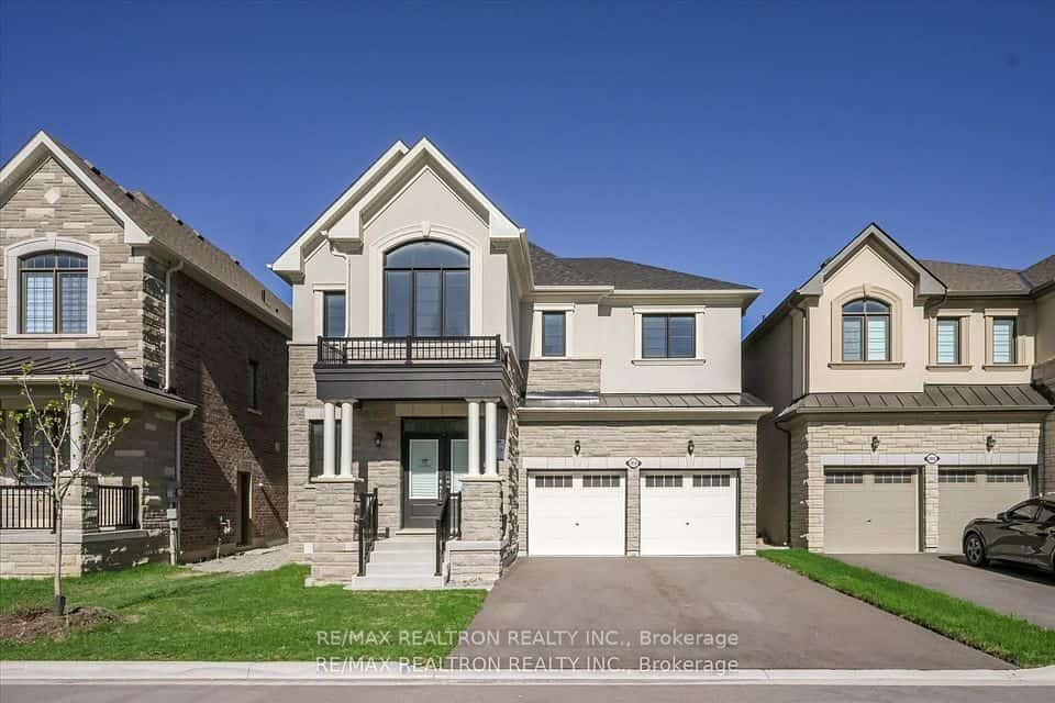 2858 Foxden Square, Pickering, ON L1X 0N9