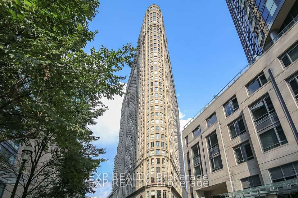 25 The Esplanade #808, Toronto, ON M5E 1W5