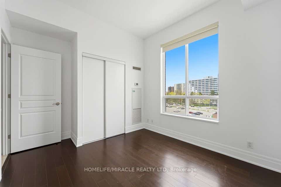 777 Steeles Avenue #LPH2, Toronto, ON M2R 3Y4