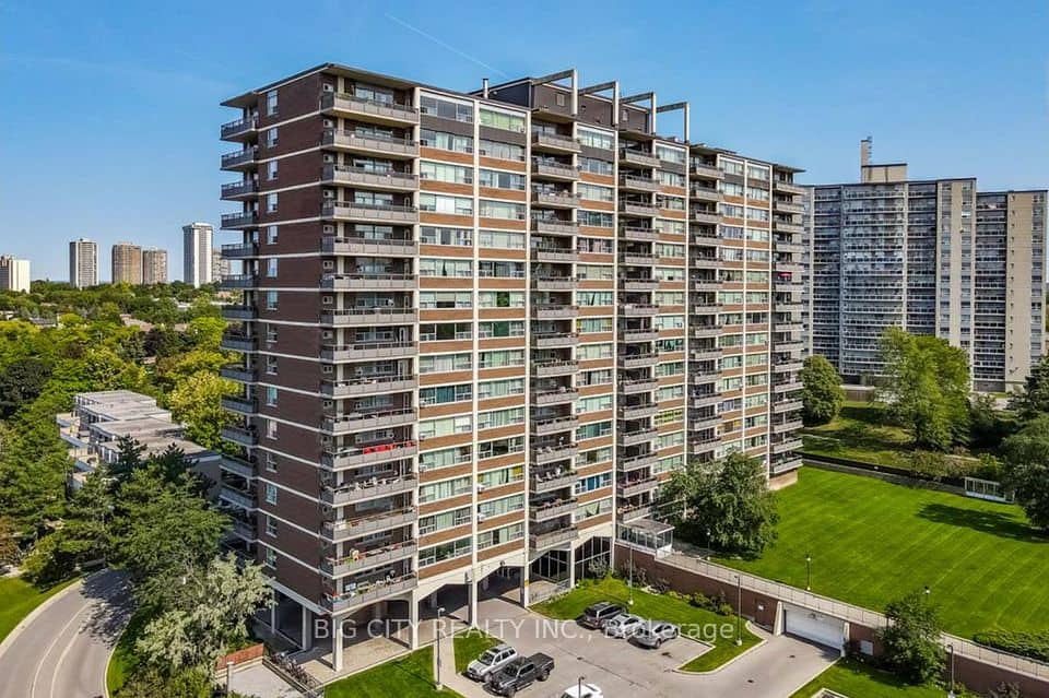 185 Shaughnessy Boulevard, Toronto