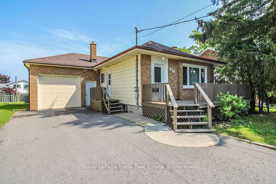 938 Parkhill Road W, Peterborough, ON K9J 6P3