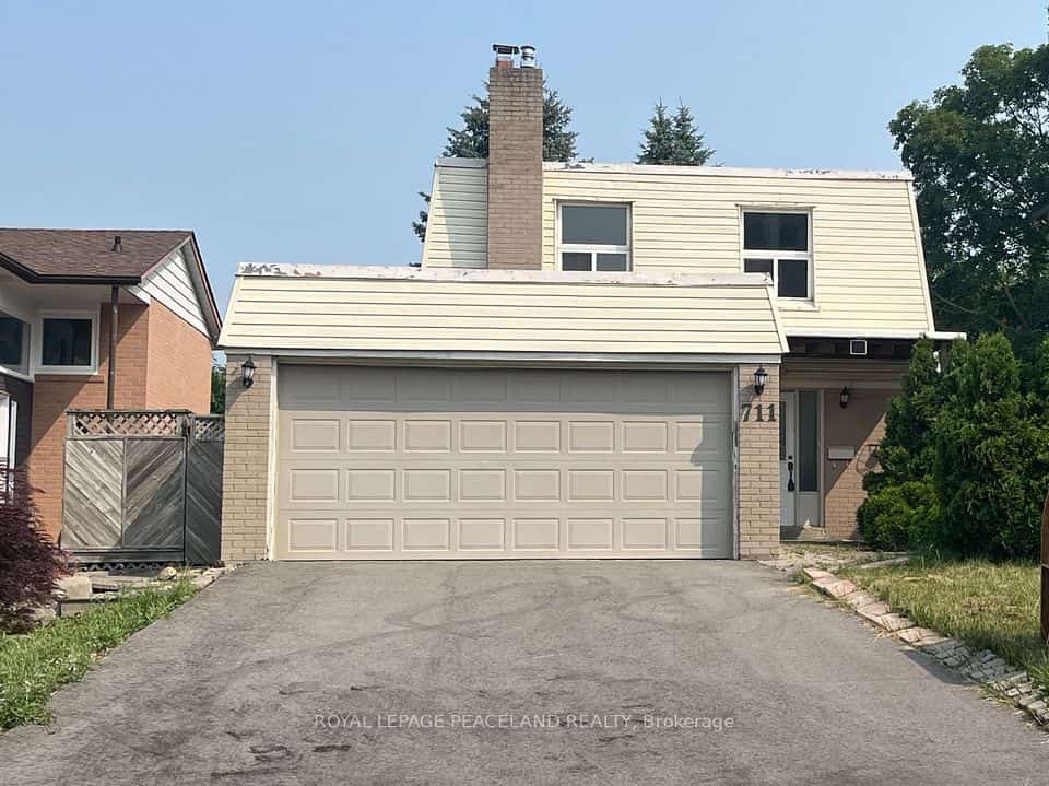 711 Irwin Crescent, Newmarket, ON L3Y 5A4