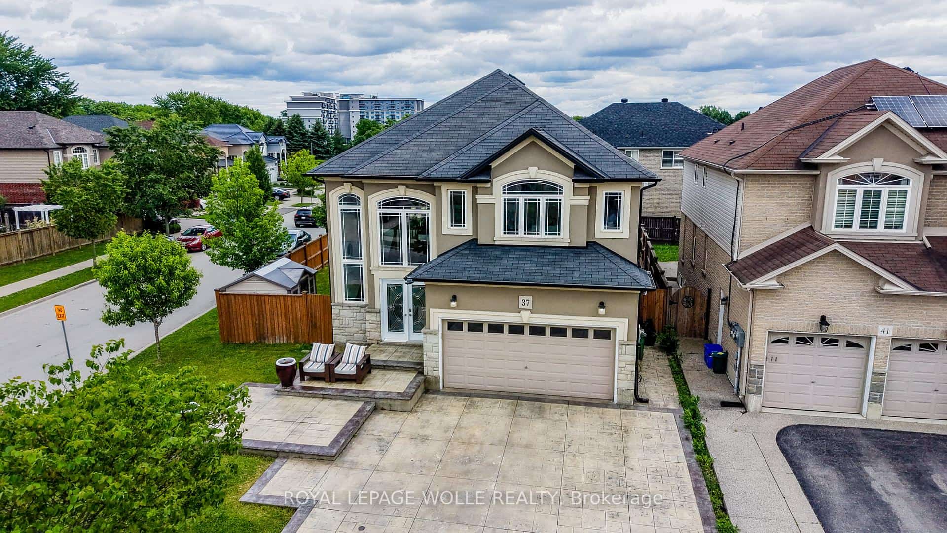 37 Davinci Boulevard, Hamilton, ON L9B 0C5