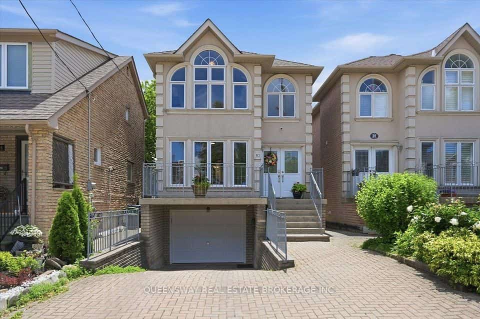 83 Floyd Avenue, Toronto, ON M4K 2B3