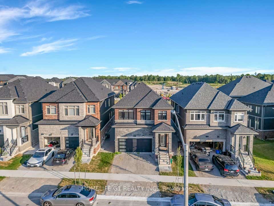 7 Barnyard Trail, Barrie, ON L9J 0Y1