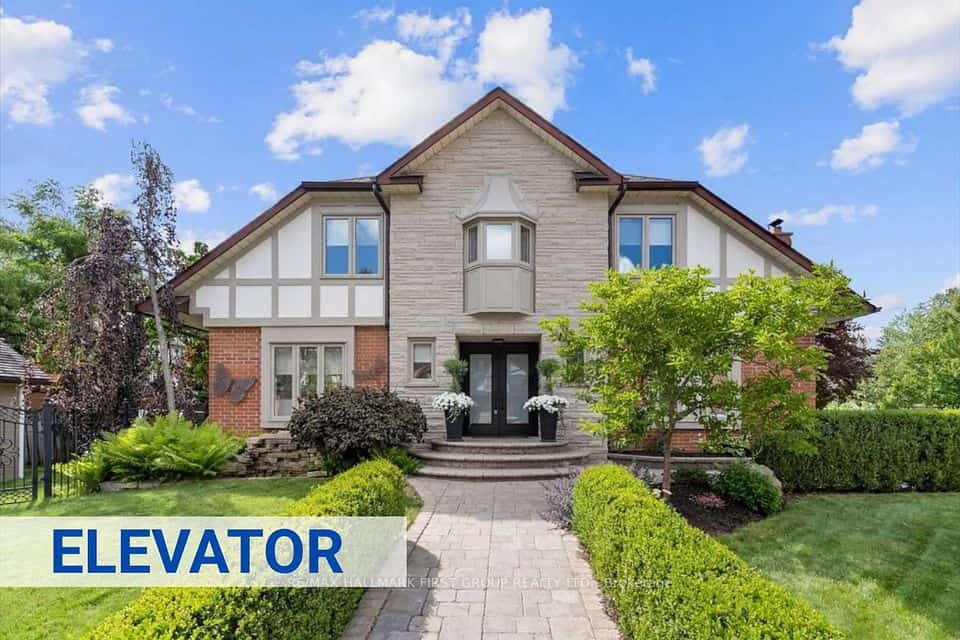986 Mountcastle Crescent, Pickering, ON L1V 5J3