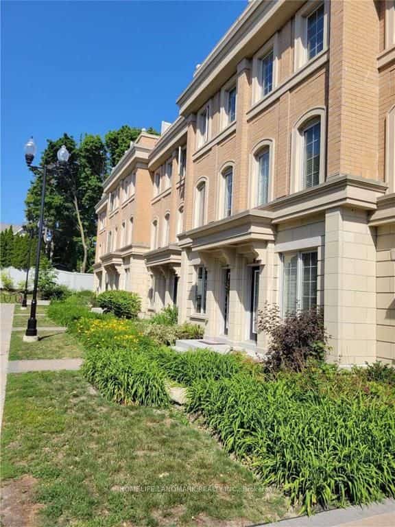 50 Hargrave Lane #4, Toronto, ON M4N 0A4