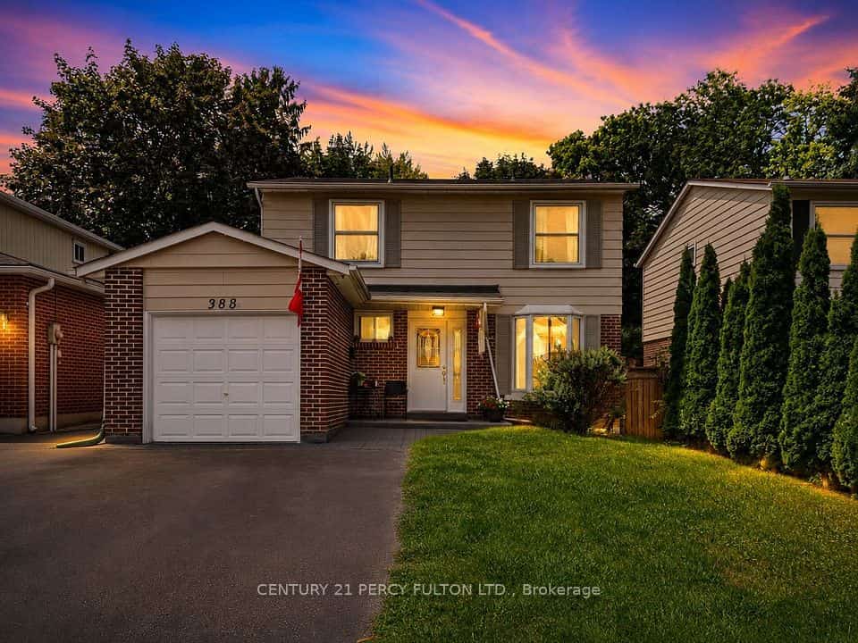 388 Handley Crescent, Newmarket, ON L3Y 4T4