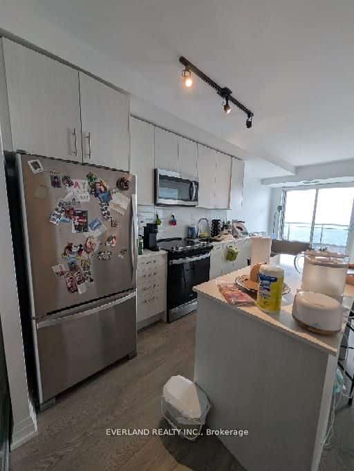 286 main Street #1410, Toronto, ON M4C 4X4