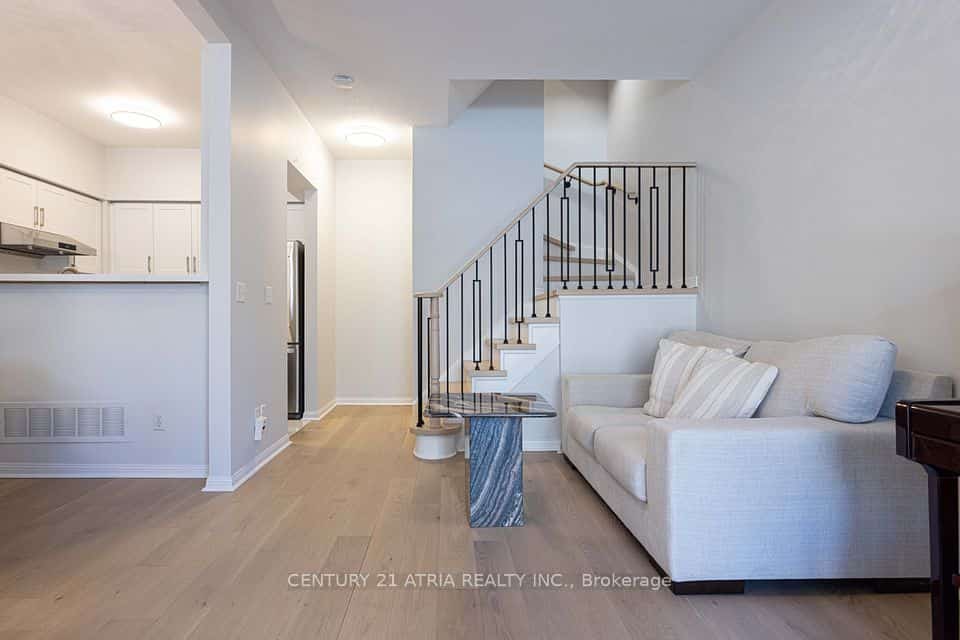 4 Alpen Way #9, Markham, ON L3R 4G1