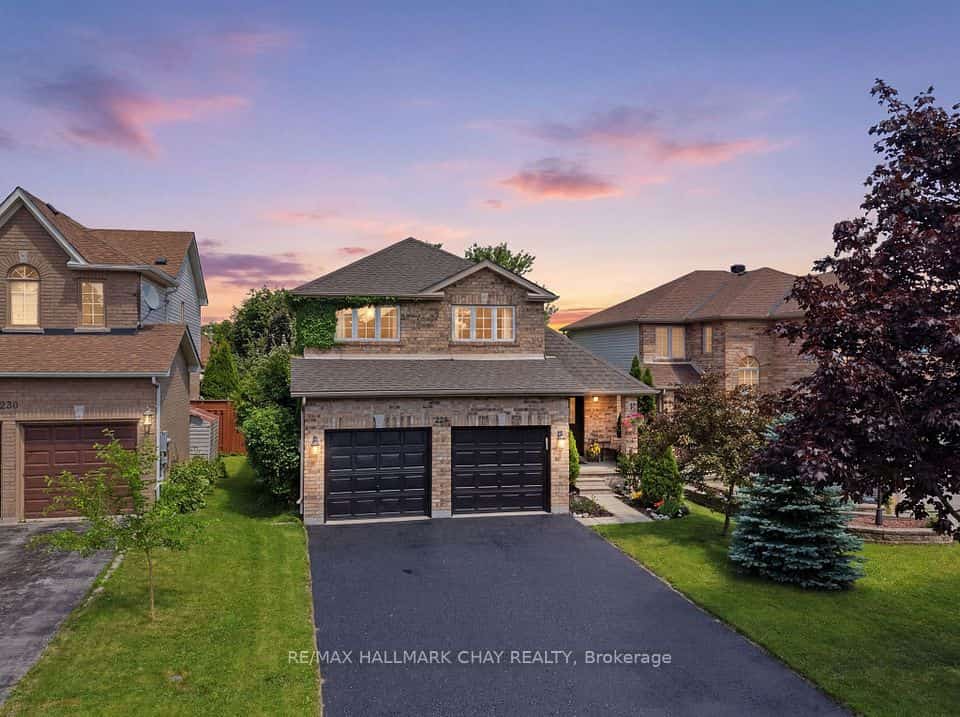 228 Wessenger Drive, Barrie, ON L4N 8R4