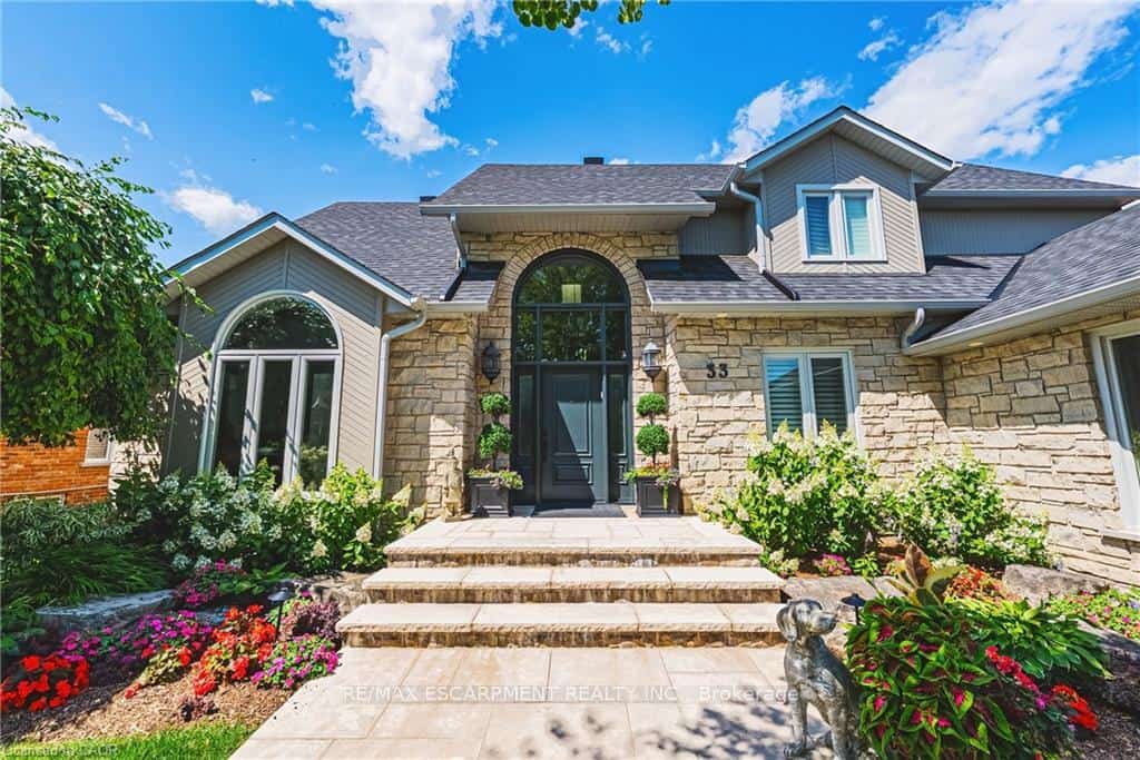 33 Golfview Crescent, Hamilton, ON L9H 6V1