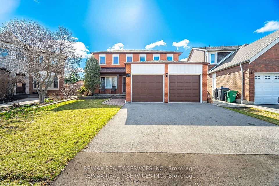 23 Newbury Crescent, Brampton, ON L6S 5M3