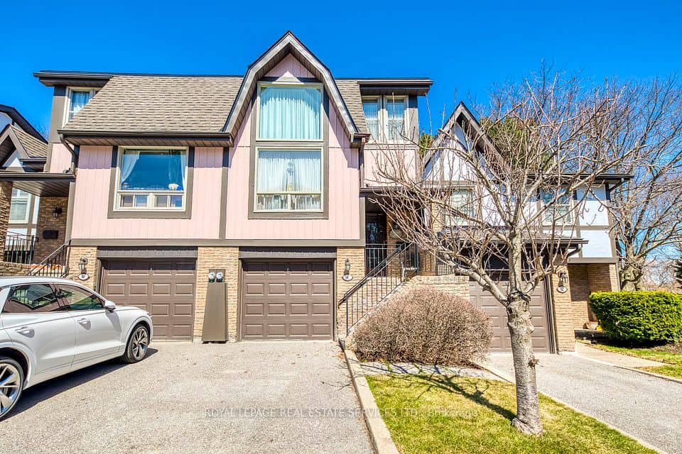 4 English Ivyway, Toronto