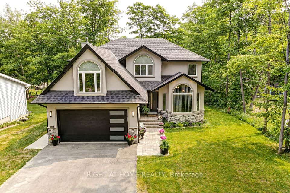 77 Polish Avenue, Penetanguishene, ON L9M 1W8
