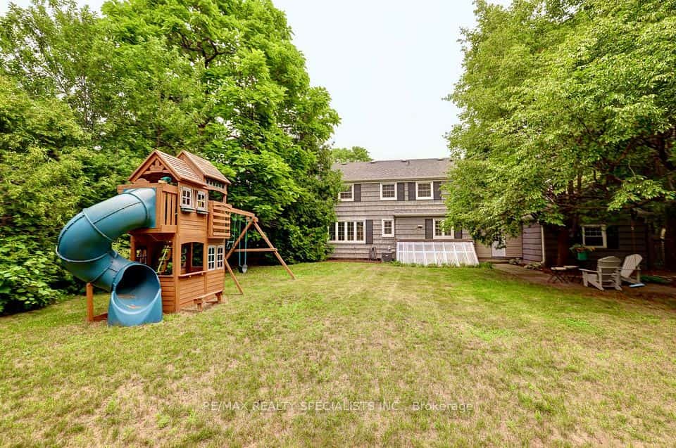 406 Christina Drive, Oakville, ON L6K 1H6
