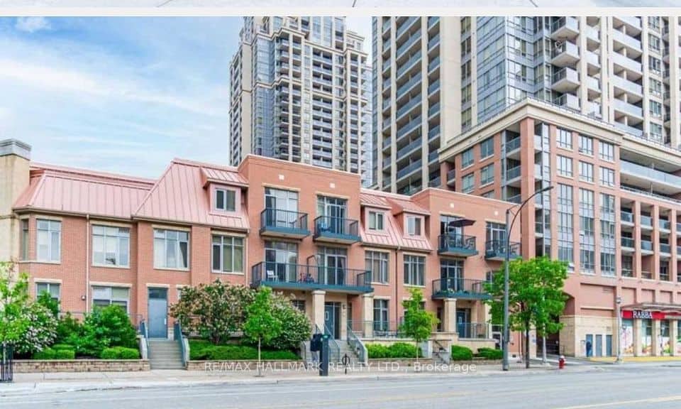 320 City Centre Drive, Mississauga