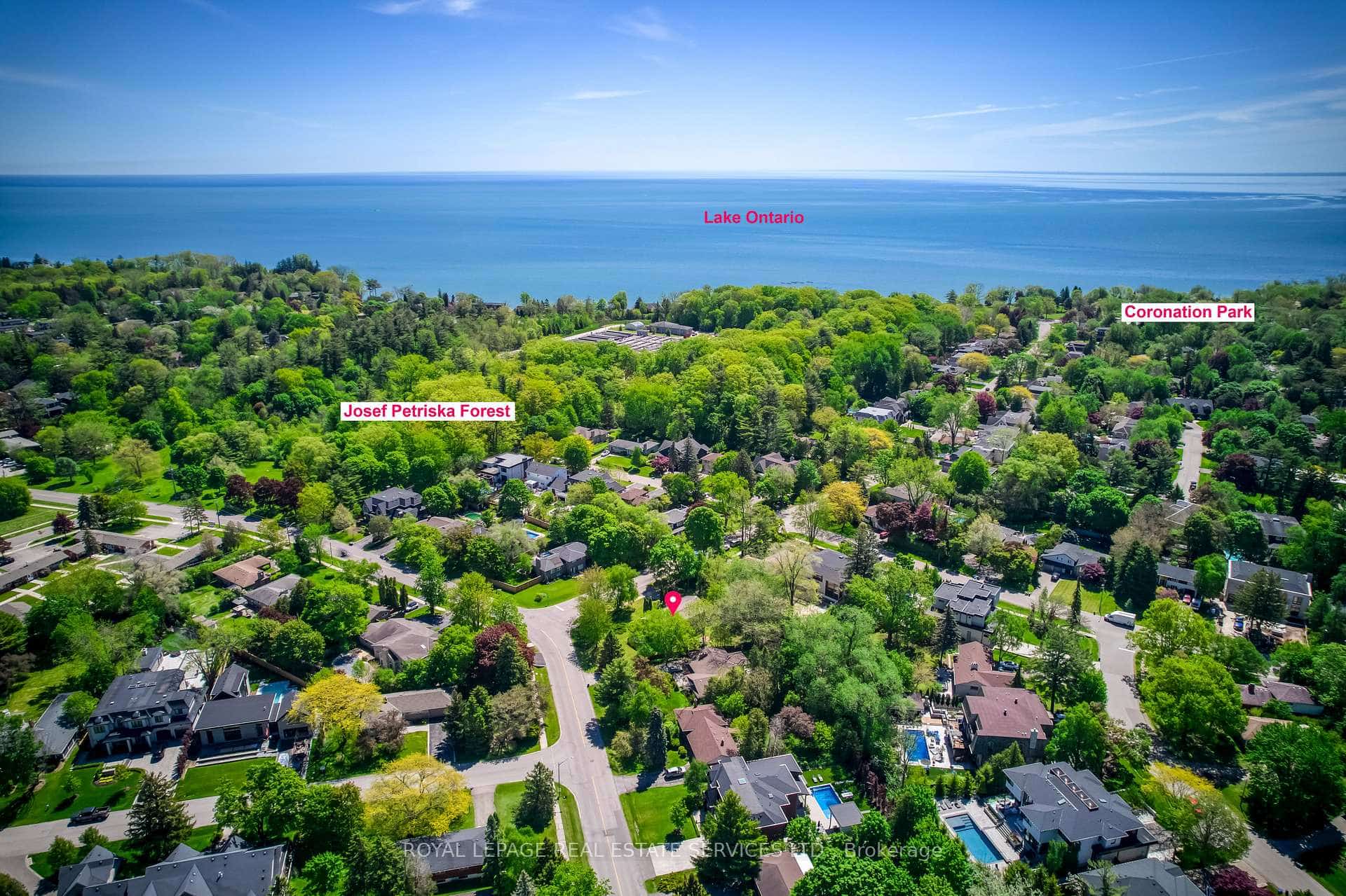 220 Woodhaven Park Drive, Oakville, ON L6L 4K8