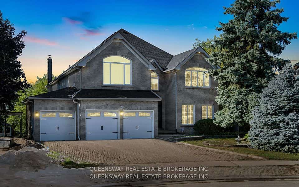 619 Culler Mews, Newmarket, ON L3X 1V8