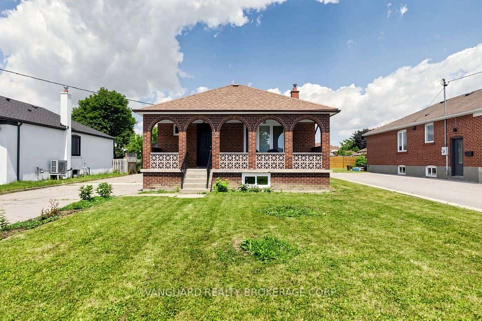 22 Nash Drive, Toronto, ON M3M 2L3
