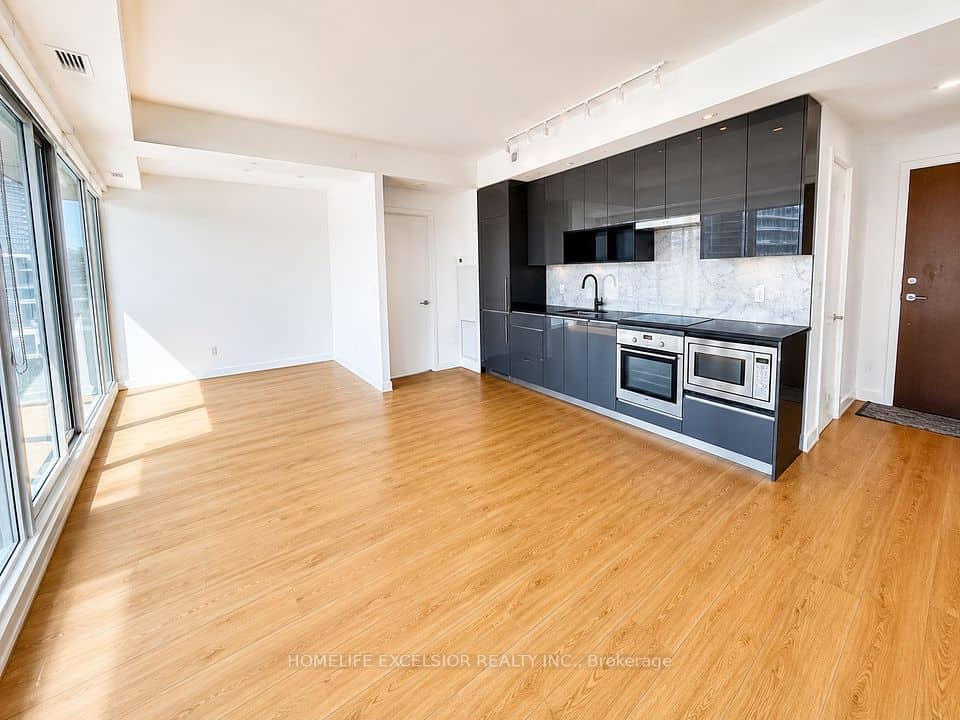 115 Mcmahon Drive, Toronto