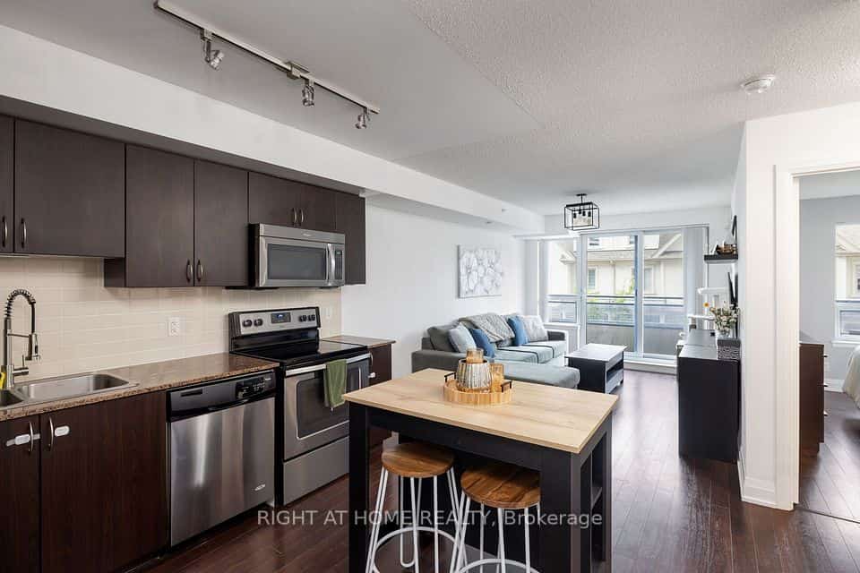 376 Highway 7 E, Richmond Hill