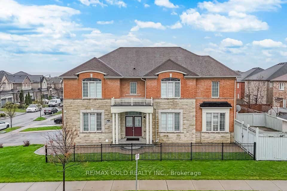 26 Drummondville Drive, Brampton, ON L6P 3M9