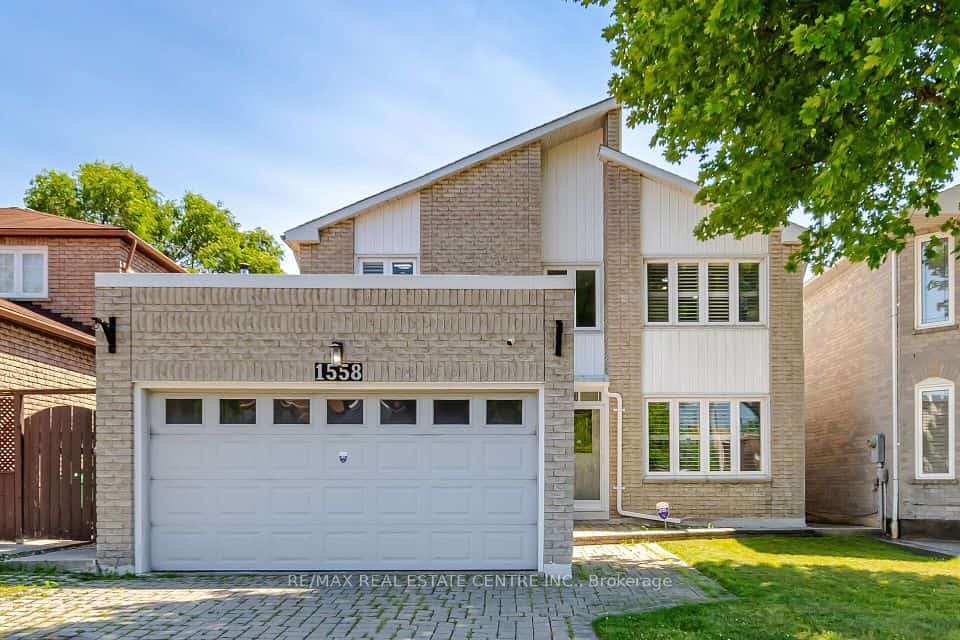 1558 Highbrook Avenue, Mississauga, ON L5M 4V8