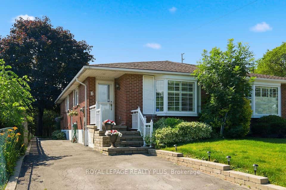 6 Merrydrew Court, Mississauga, ON L5M 1W7