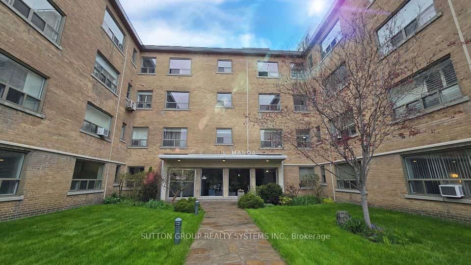 2000 Bloor Street W #315, Toronto, ON M6P 3L2
