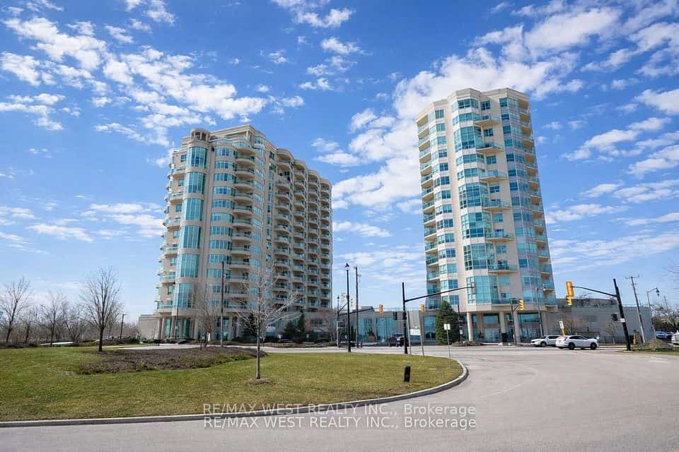 2 Toronto Street #PH11, Barrie, ON L4N 9R2
