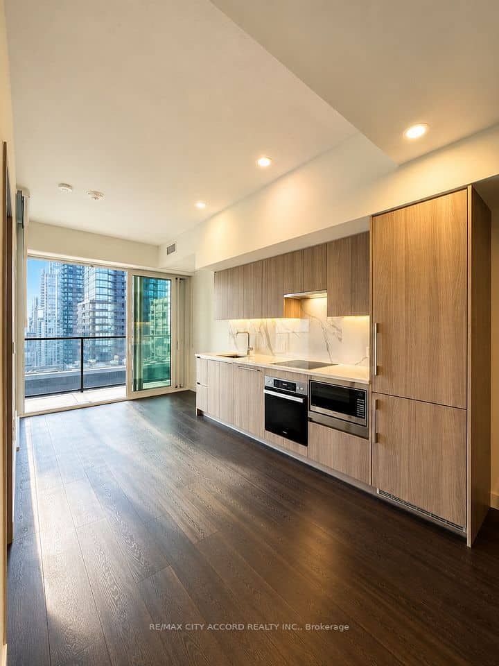 3 Concord City Place Way, Toronto