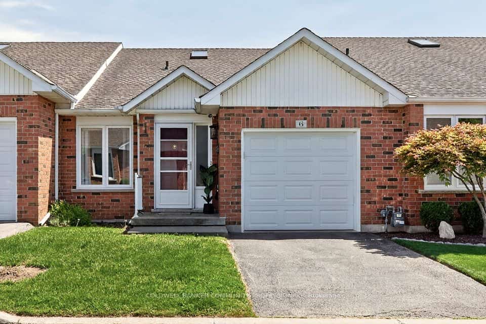 25 Kitty Murray Lane #6, Hamilton, ON L9K 1L3