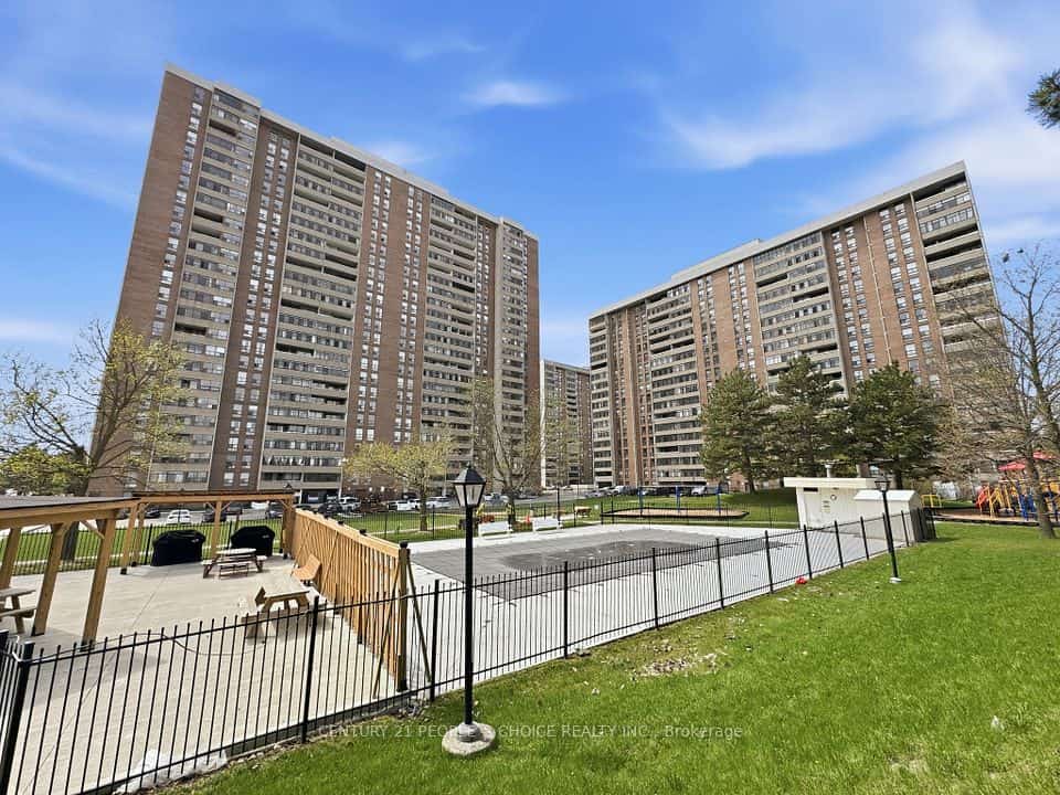 18 Knightsbridge Road #2109, Brampton, ON L6T 3X5