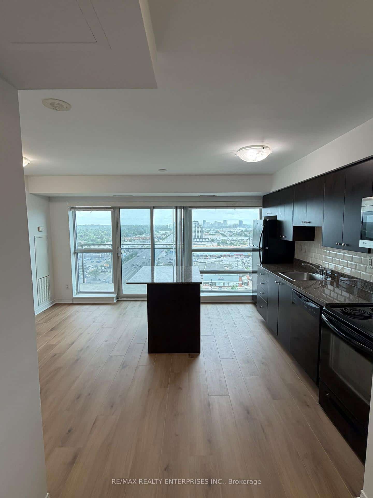 215 Queen Street E #1511, Brampton, ON L6W 0A9