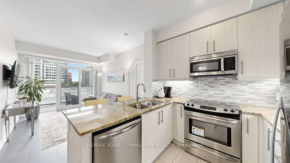 55 Oneida Crescent #408, Richmond Hill, ON L4B 0E8