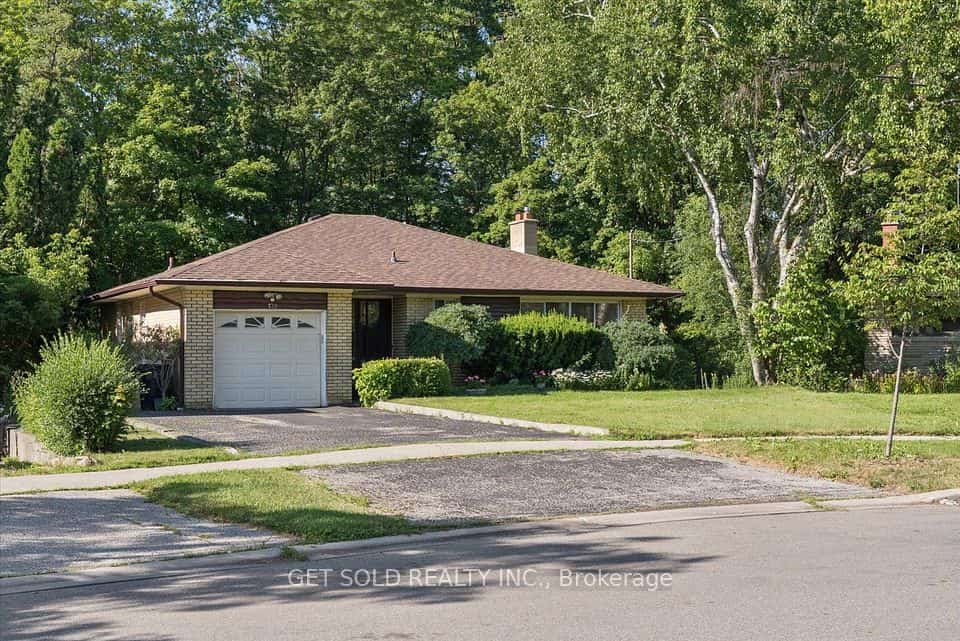 129 Riverhead Drive, Toronto, ON M9W 4H1