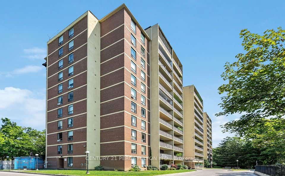 15 London Green Court #808, Toronto, ON M3N 1K4