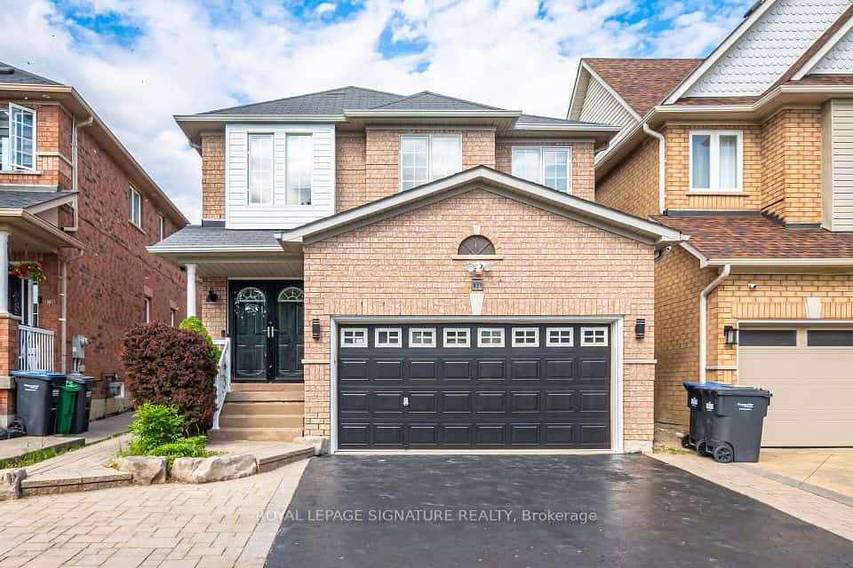 901 Knotty Pine Grove, Mississauga, ON L5W 1J9