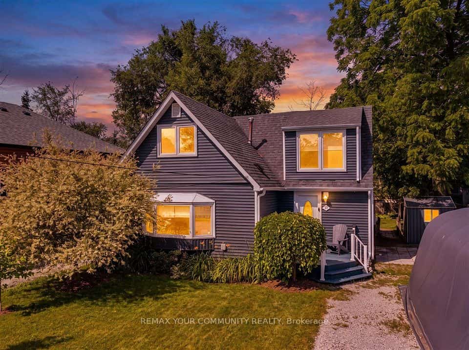 17 Farley Circle, Georgina, ON L0E 1S0