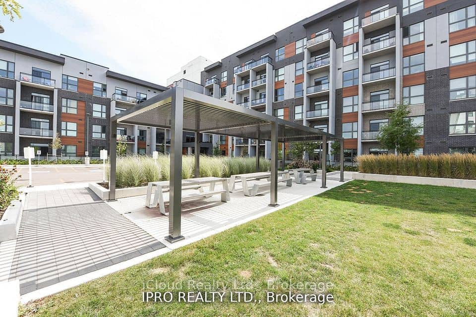 95 Dundas St W Street, Oakville