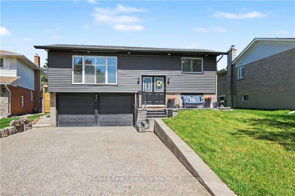 44 Oakhurst Crescent, Kitchener, ON N2B 3K3
