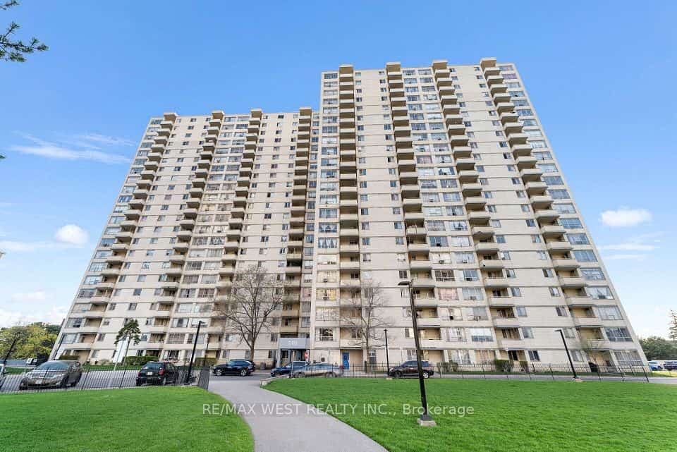 340 Dixon Road #114, Toronto, ON M9R 1T1