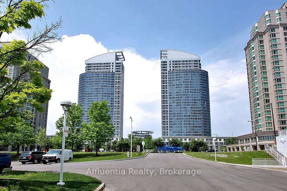 38 Lee Centre Drive #1708, Toronto, ON M1H 3J7