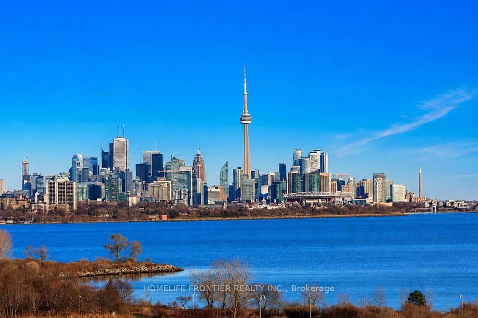 2261 Lakeshore Boulevard W, Toronto