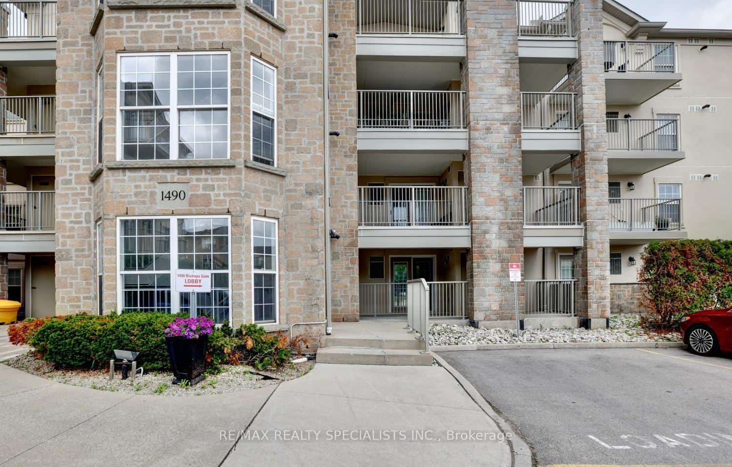 1490 Bishops Gate #107, Oakville, ON L6M 4N4