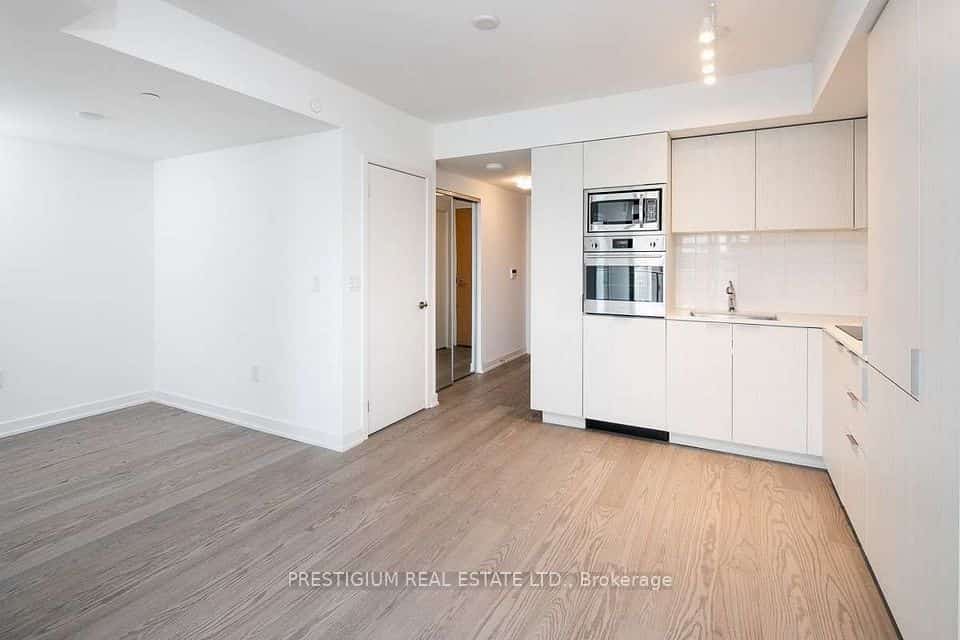 11 Wellesley Street #1804, Toronto, ON M4Y 0G4